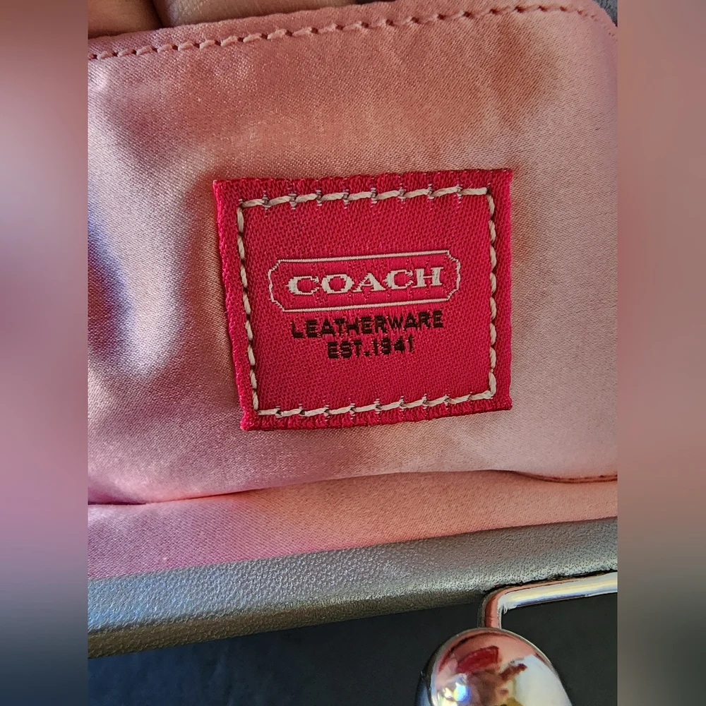 Coach Rare Vintage Pink Optic Signature Lurex Framef Kisslock Bag 2004, 8948 - Picture 11 of 14